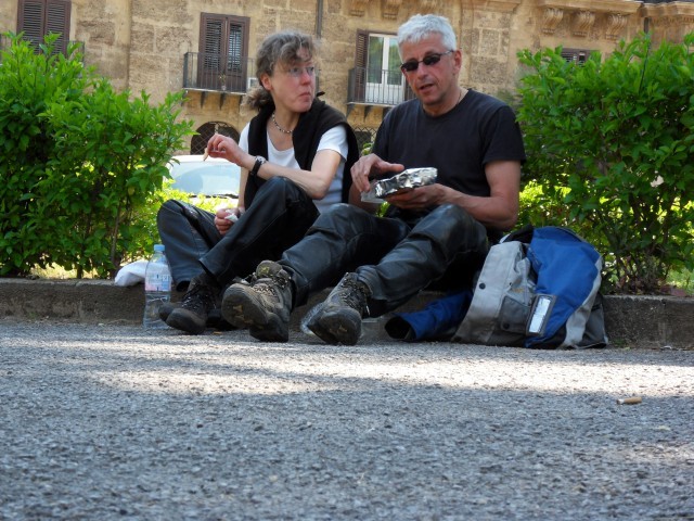 "Mittagessen" vor der Cappella Palatina